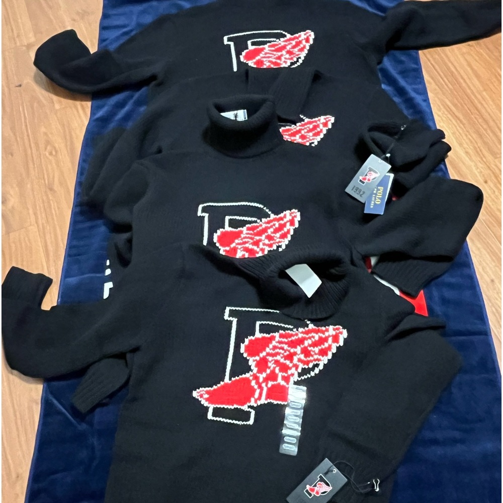 P-Wing Turtle Neck Sweaters